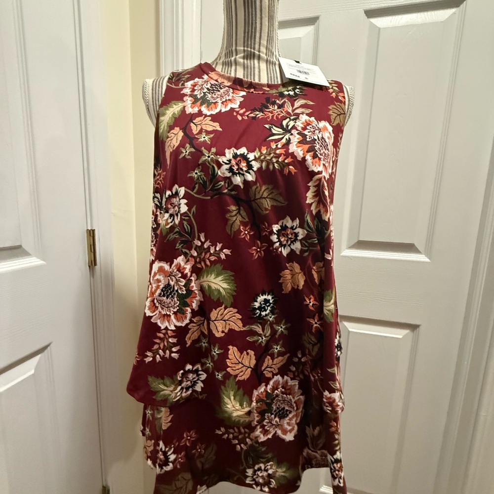 Agnes & Dora Burgundy Floral Tunic Tiered Tank Small NWT
